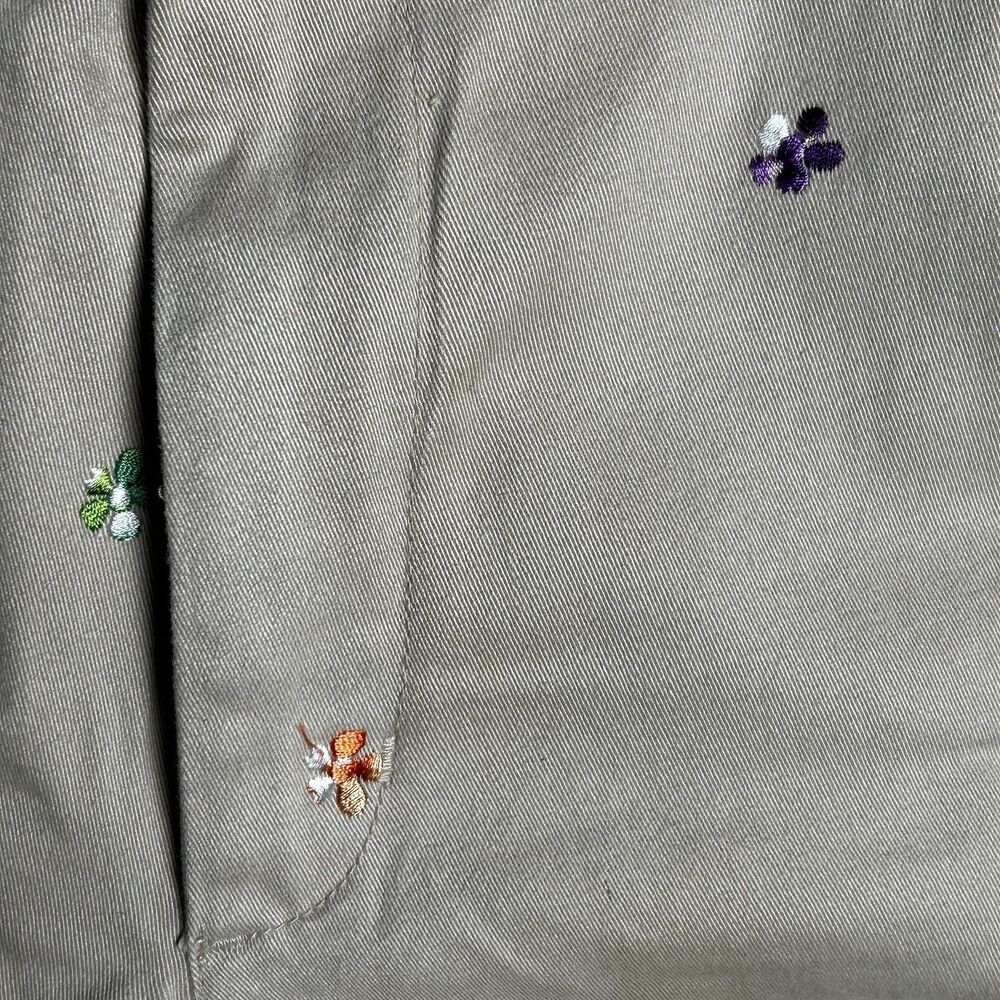Hannah Women’s Size 14 Embroidered Floral Print Khaki Capris - Picture 3 of 7